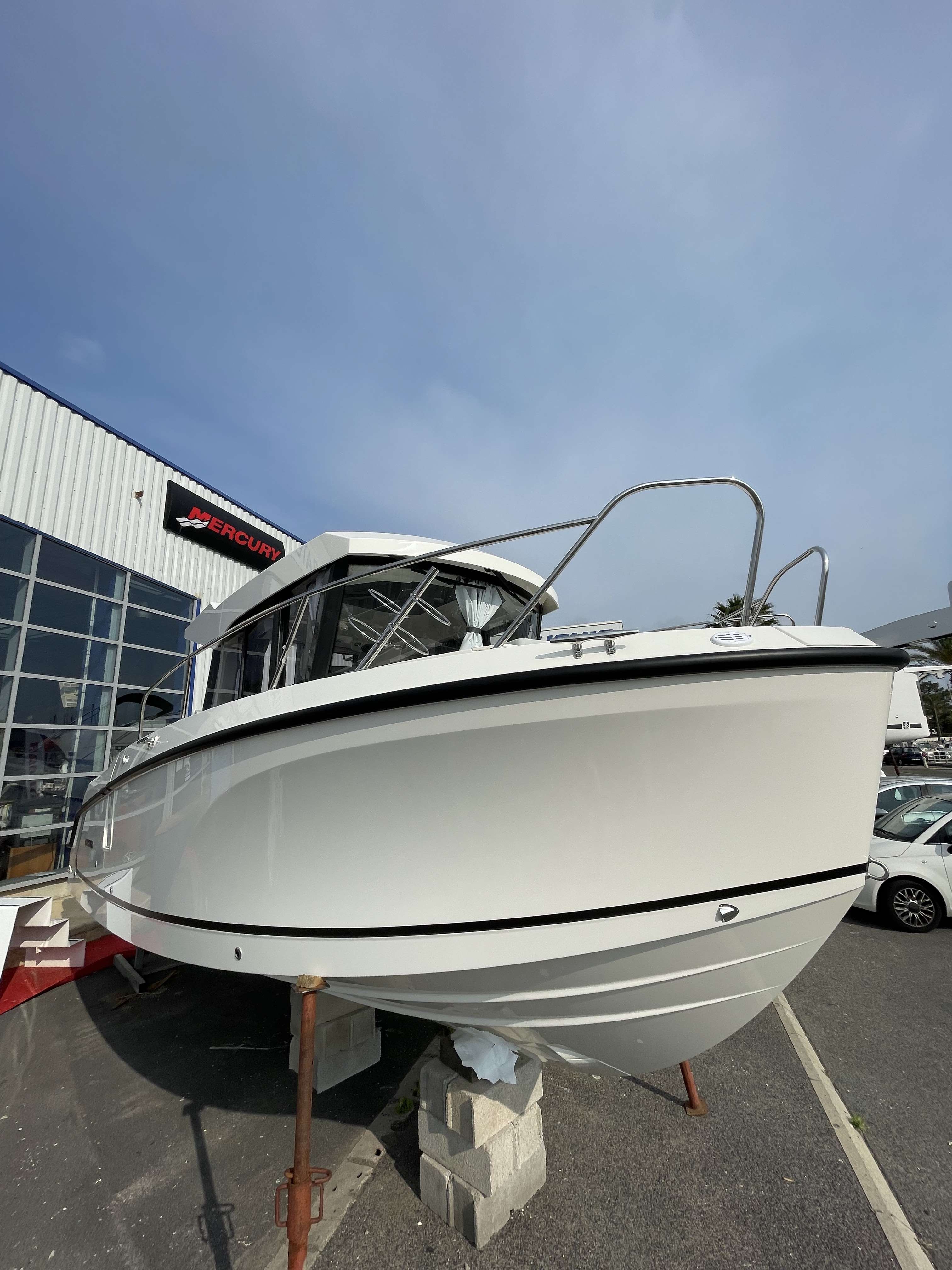 slider 0 Quicksilver  805 Pilothouse